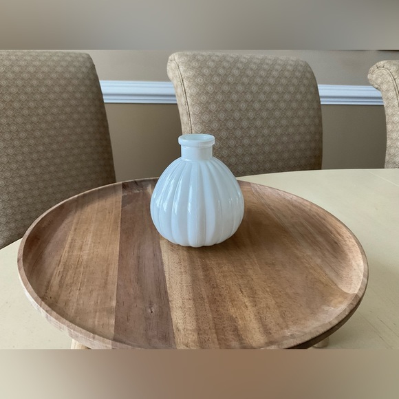 White Ribbed Bud Vase Platter Decoration 💐 - Picture 2 of 4